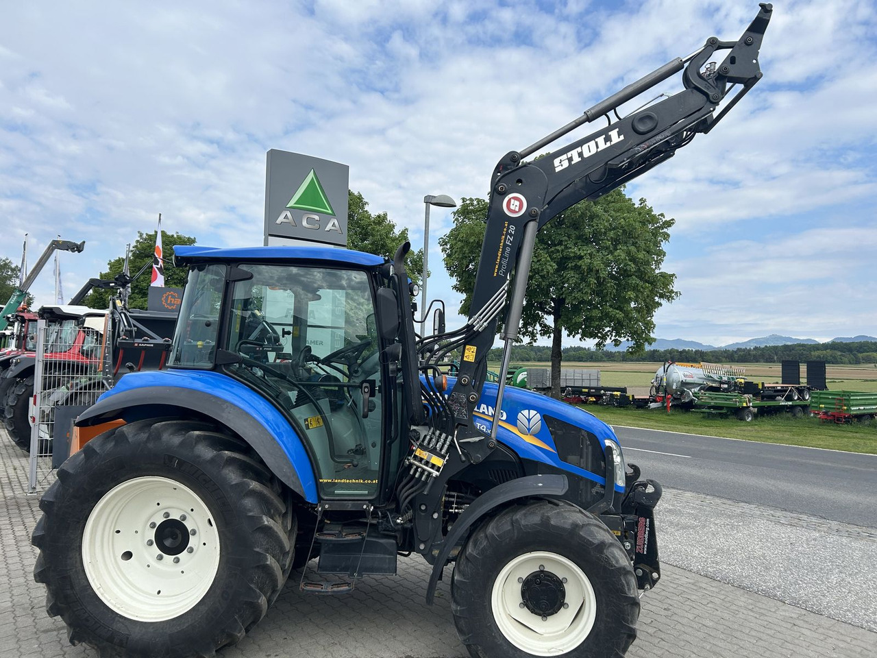 New Holland T4.105 - Farm tractor: picture 2 New Holland T4.105 - Farm tractor: picture 2
