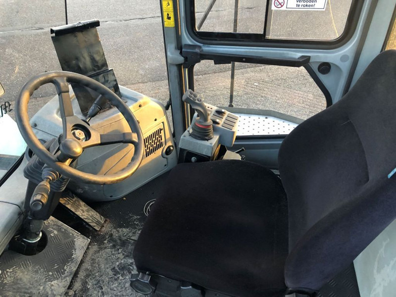 KONECRANES SMV4531 TB5 - Reach stacker: picture 3 KONECRANES SMV4531 TB5 - Reach stacker: picture 3