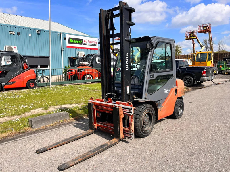 Toyota 52-8FDF30 - Diesel forklift: picture 4 Toyota 52-8FDF30 - Diesel forklift: picture 4