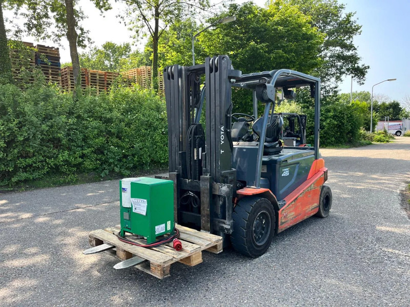 Toyota 8FBMT45 - Electric forklift: picture 1 Toyota 8FBMT45 - Electric forklift: picture 1