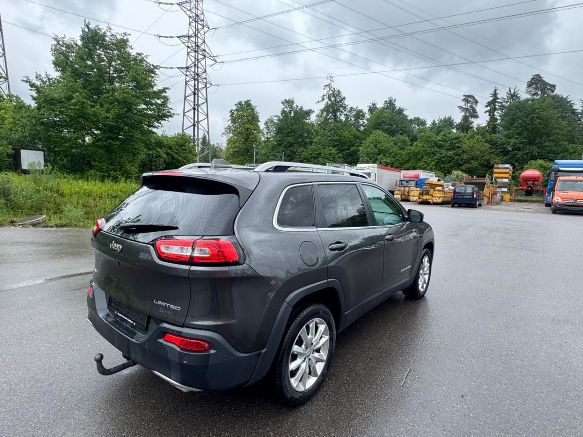JEEP Cherokee 2.2 TD - Hatchback: picture 4 JEEP Cherokee 2.2 TD - Hatchback: picture 4
