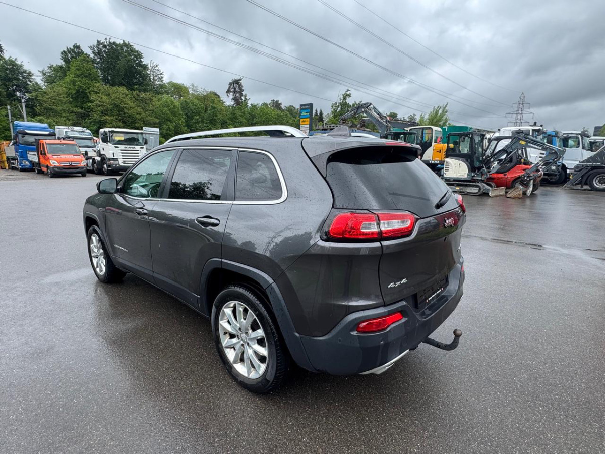 JEEP Cherokee 2.2 TD - Hatchback: picture 5 JEEP Cherokee 2.2 TD - Hatchback: picture 5