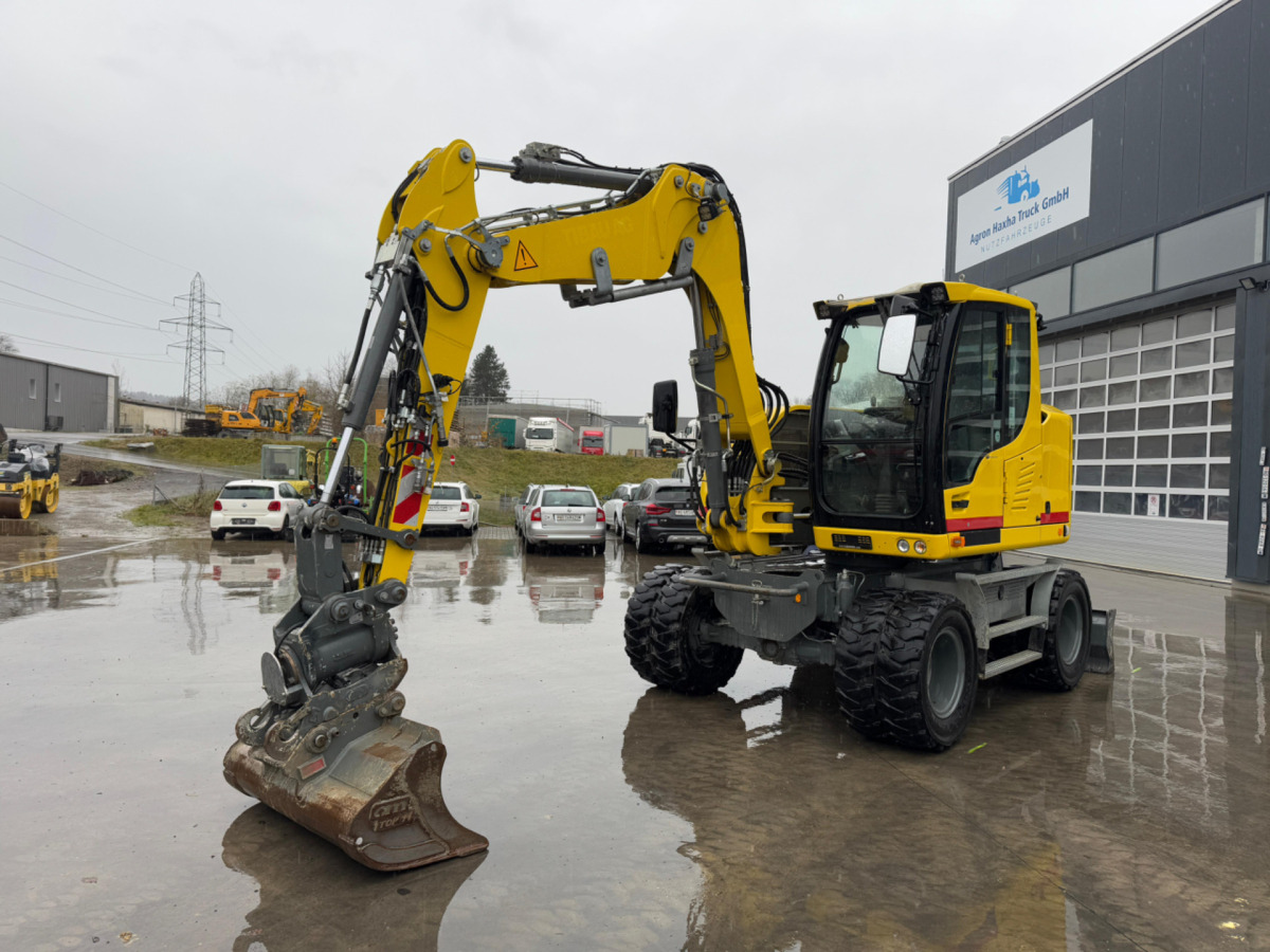 LIEBHERR 910 Compact Litronic Powertilt - Wheel excavator: picture 1 LIEBHERR 910 Compact Litronic Powertilt - Wheel excavator: picture 1