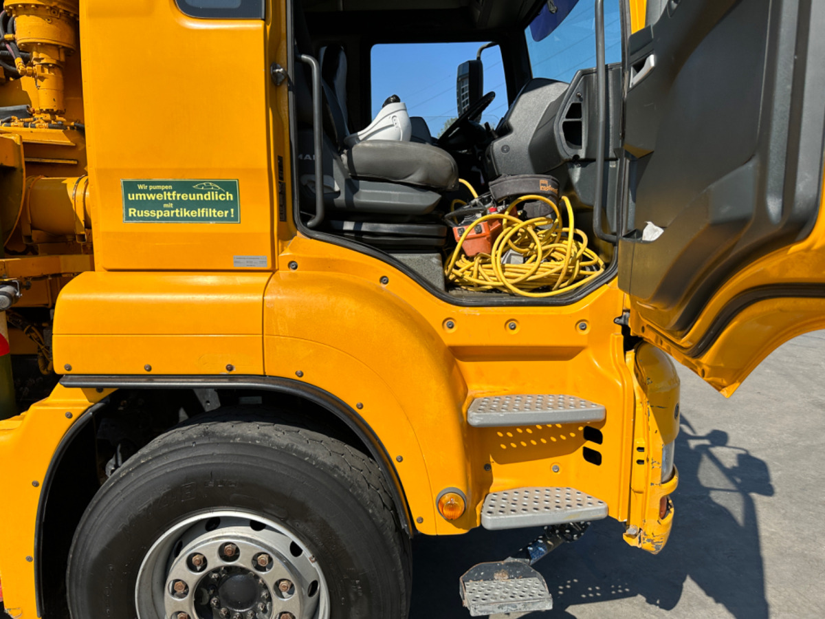 MAN TGA 41.440 8x4 Hallenpumpe 31M-5 - Concrete pump truck: picture 4 MAN TGA 41.440 8x4 Hallenpumpe 31M-5 - Concrete pump truck: picture 4