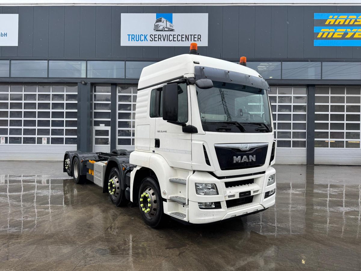 MAN TGS 35.440 8x2 - Cab chassis truck: picture 3 MAN TGS 35.440 8x2 - Cab chassis truck: picture 3