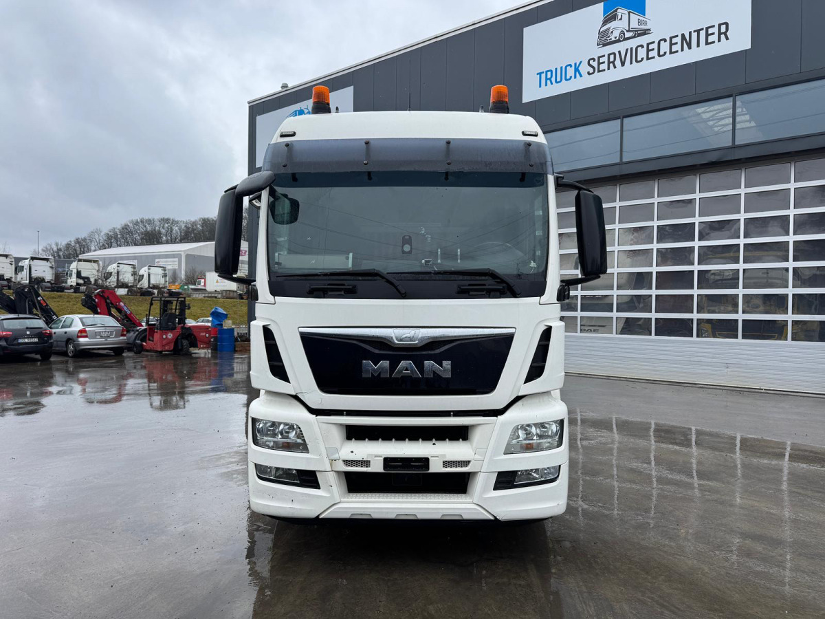 MAN TGS 35.440 8x2 - Cab chassis truck: picture 2 MAN TGS 35.440 8x2 - Cab chassis truck: picture 2