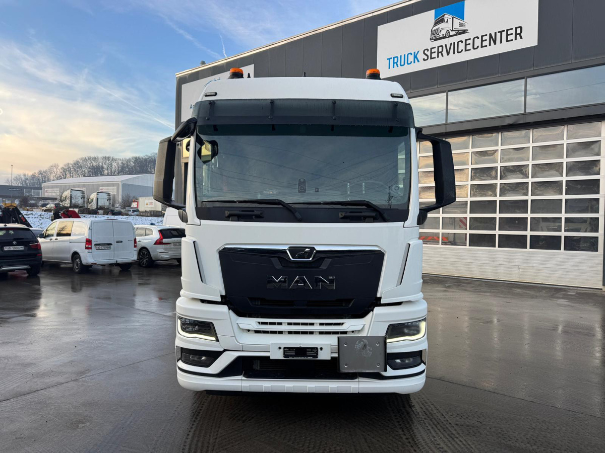 MAN TGS 35.470 8x2 - Cab chassis truck: picture 2 MAN TGS 35.470 8x2 - Cab chassis truck: picture 2