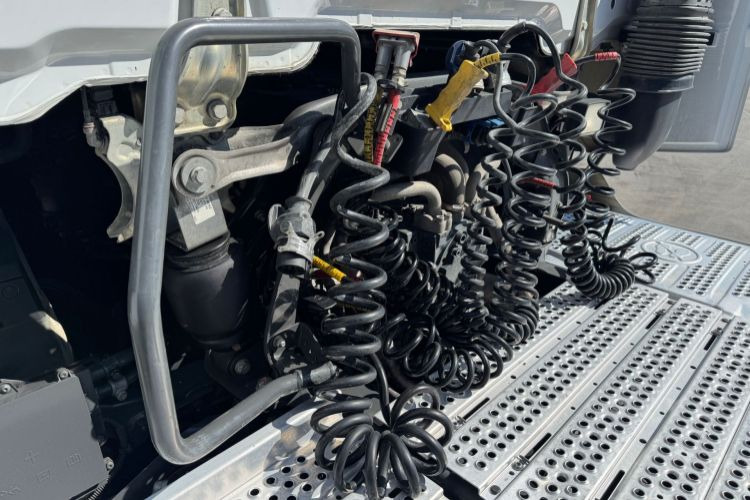 New Tractor unit Mercedes-Benz Actros 1851 4x4 Hydraulik: picture 8