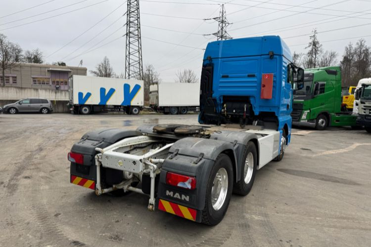 Volvo FH-420 4x2 Retarder MAN TGX 33.520 6x4 - Tractor unit: picture 5 Volvo FH-420 4x2 Retarder MAN TGX 33.520 6x4 - Tractor unit: picture 5