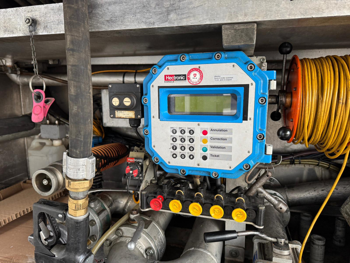 VOLVO FM-440 4x2 Tankwagen 13'500L leasing VOLVO FM-440 4x2 Tankwagen 13'500L: picture 12