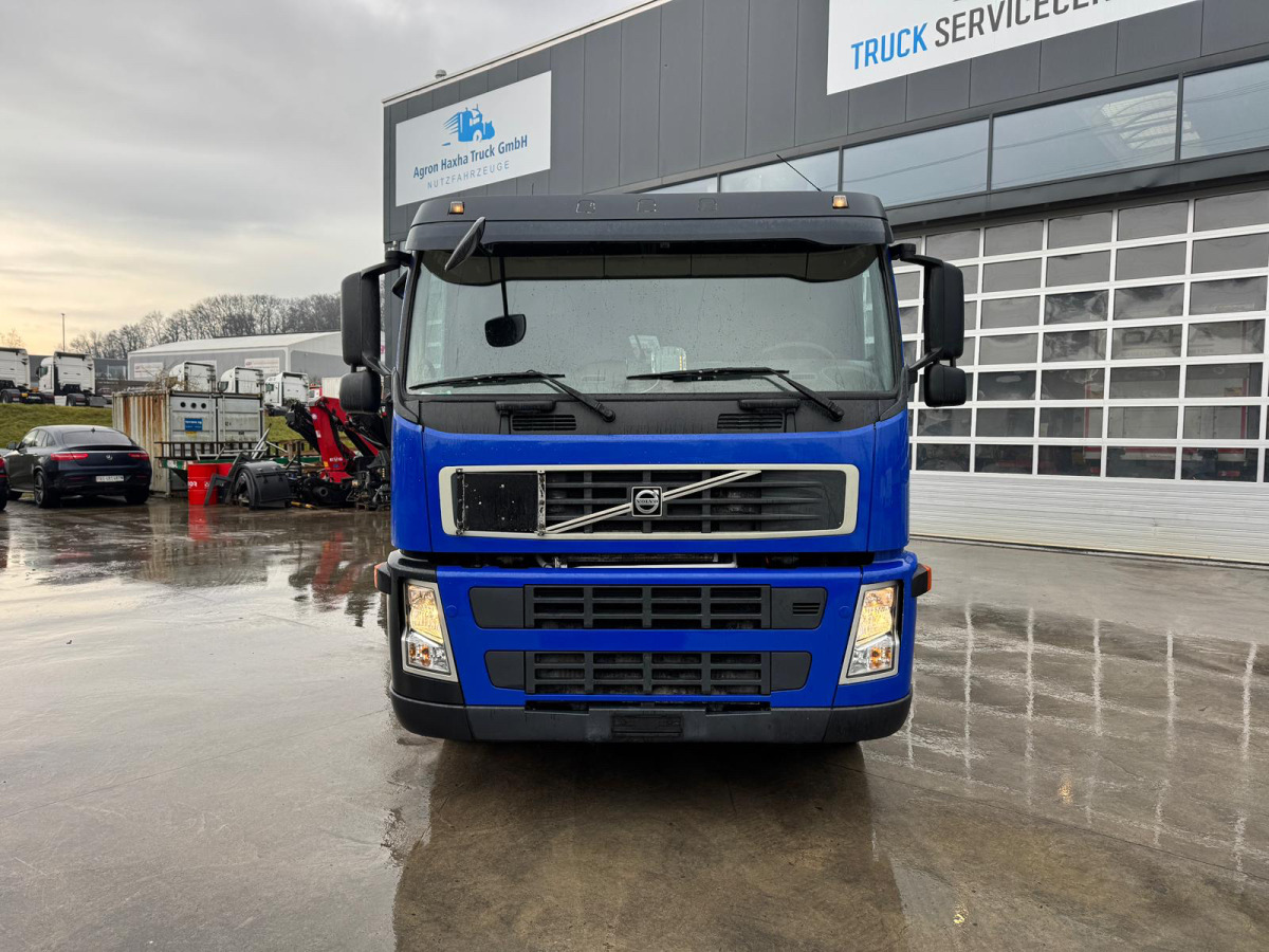 VOLVO FM-440 4x2 Tankwagen 13'500L - Tanker truck: picture 2 VOLVO FM-440 4x2 Tankwagen 13'500L - Tanker truck: picture 2