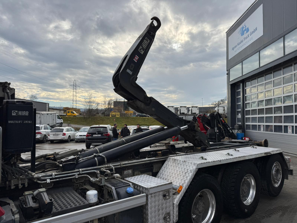 Hook lift truck VOLVO FMX-500 8x4 Tridem Hiab 26T: picture 9