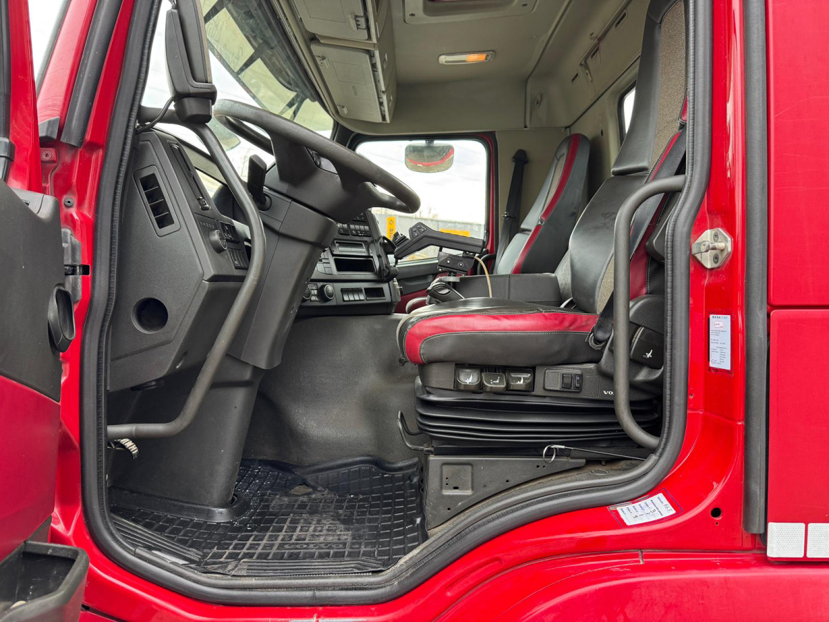 Hook lift truck VOLVO FMX-500 8x4 Tridem Hiab 26T: picture 11