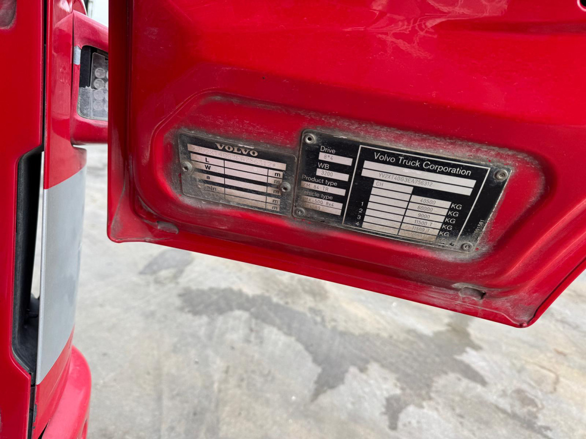 Hook lift truck VOLVO FMX-500 8x4 Tridem Hiab 26T: picture 16