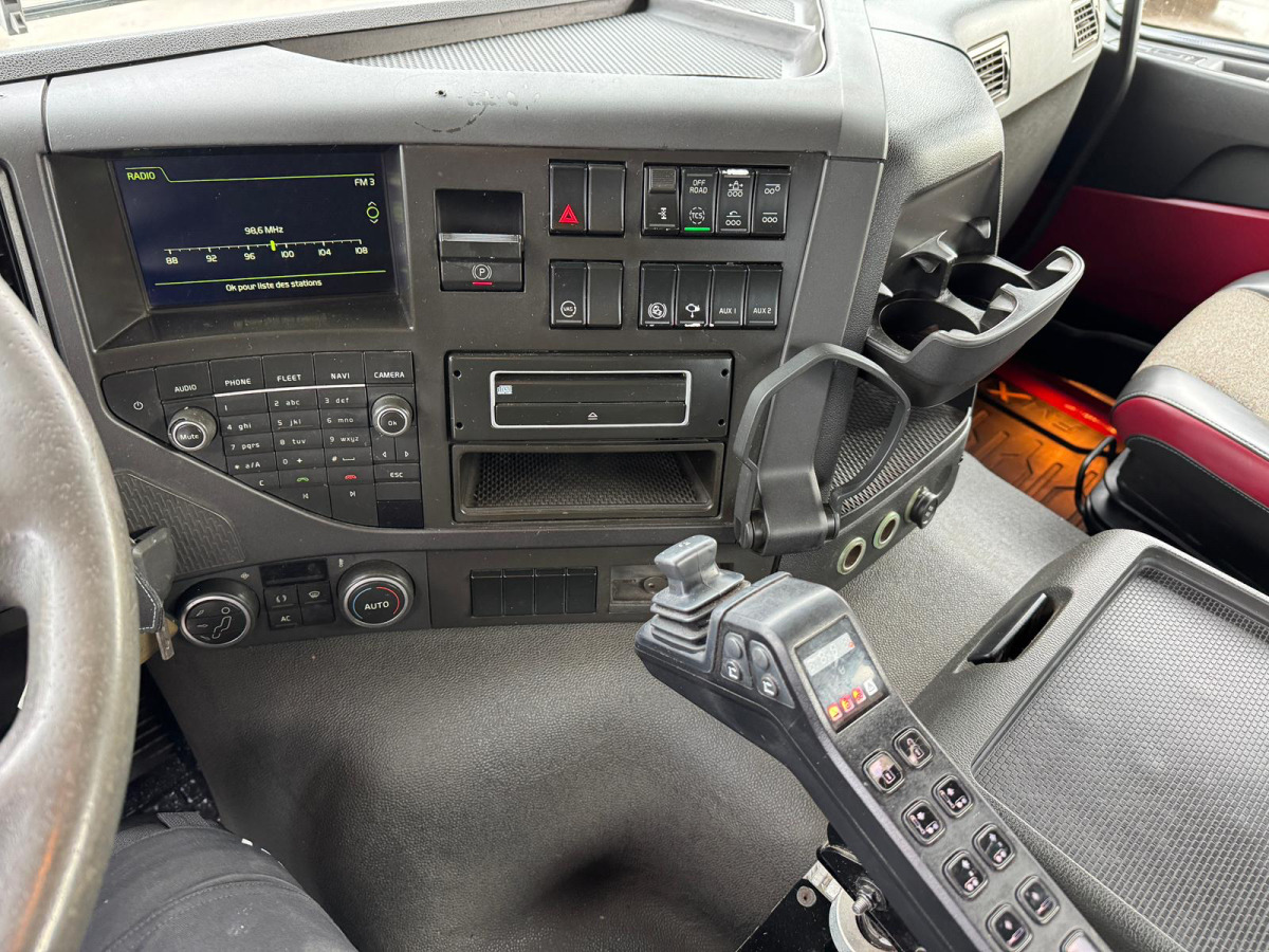 Hook lift truck VOLVO FMX-500 8x4 Tridem Hiab 26T: picture 14