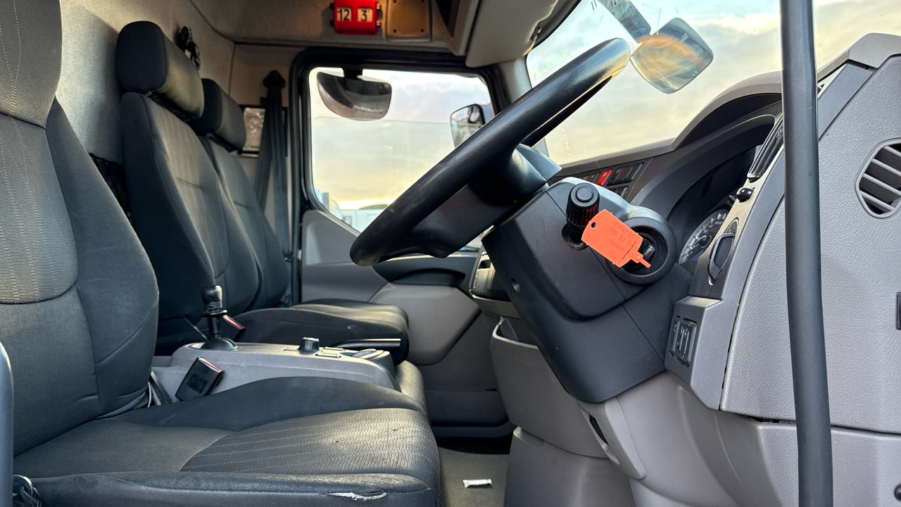 DAF LF 180 - Curtain side truck: picture 5 DAF LF 180 - Curtain side truck: picture 5