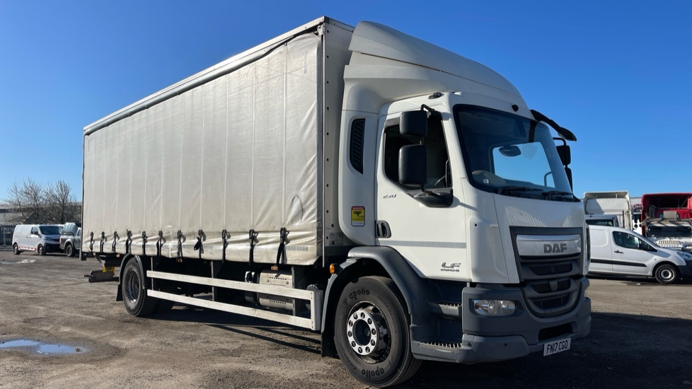 DAF LF 230 EURO 6 18 TONNE - Curtain side truck: picture 1 DAF LF 230 EURO 6 18 TONNE - Curtain side truck: picture 1