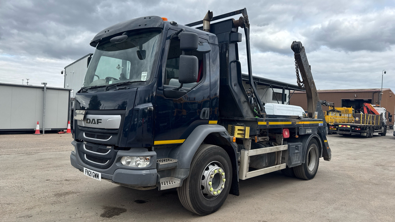 DAF LF 260 - Skip loader truck: picture 2 DAF LF 260 - Skip loader truck: picture 2