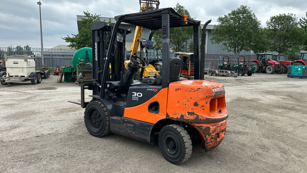 DOOSAN D30 PRO 5-7 - Diesel forklift: picture 3 DOOSAN D30 PRO 5-7 - Diesel forklift: picture 3