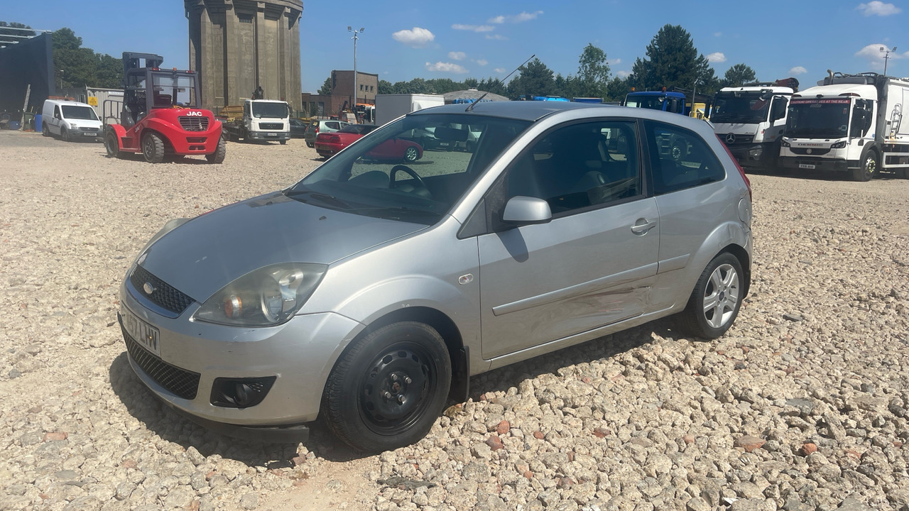 FORD FIESTA 1.4 ZETEC - Hatchback: picture 2 FORD FIESTA 1.4 ZETEC - Hatchback: picture 2