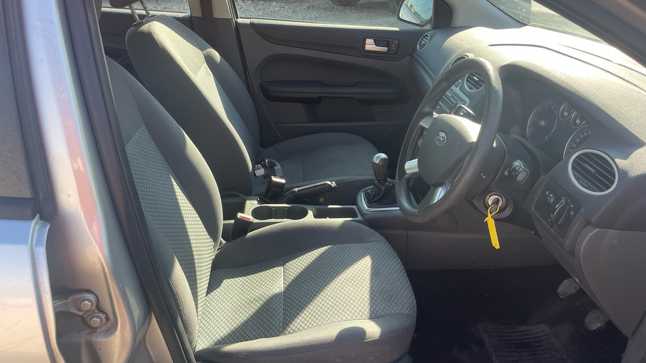 FORD FOCUS 1.4 LX - Hatchback: picture 5 FORD FOCUS 1.4 LX - Hatchback: picture 5