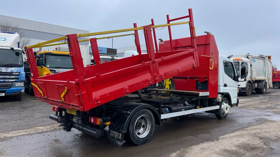 FUSO CANTER 7C15 - Tipper: picture 4 FUSO CANTER 7C15 - Tipper: picture 4