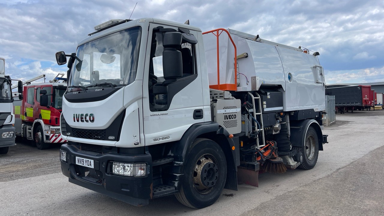 IVECO EUROCARGO 150-220 - Road sweeper: picture 2 IVECO EUROCARGO 150-220 - Road sweeper: picture 2