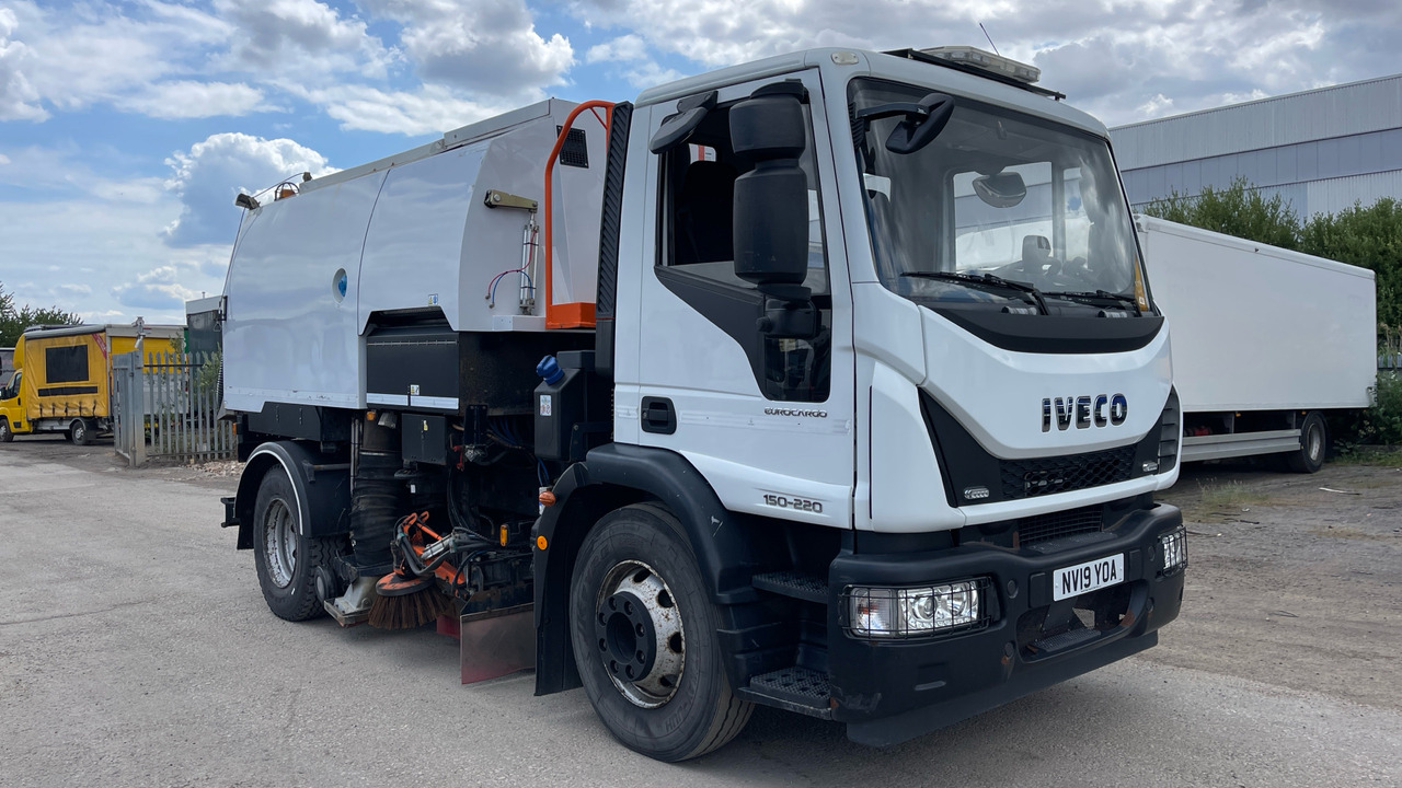 IVECO EUROCARGO 150-220 - Road sweeper: picture 1 IVECO EUROCARGO 150-220 - Road sweeper: picture 1