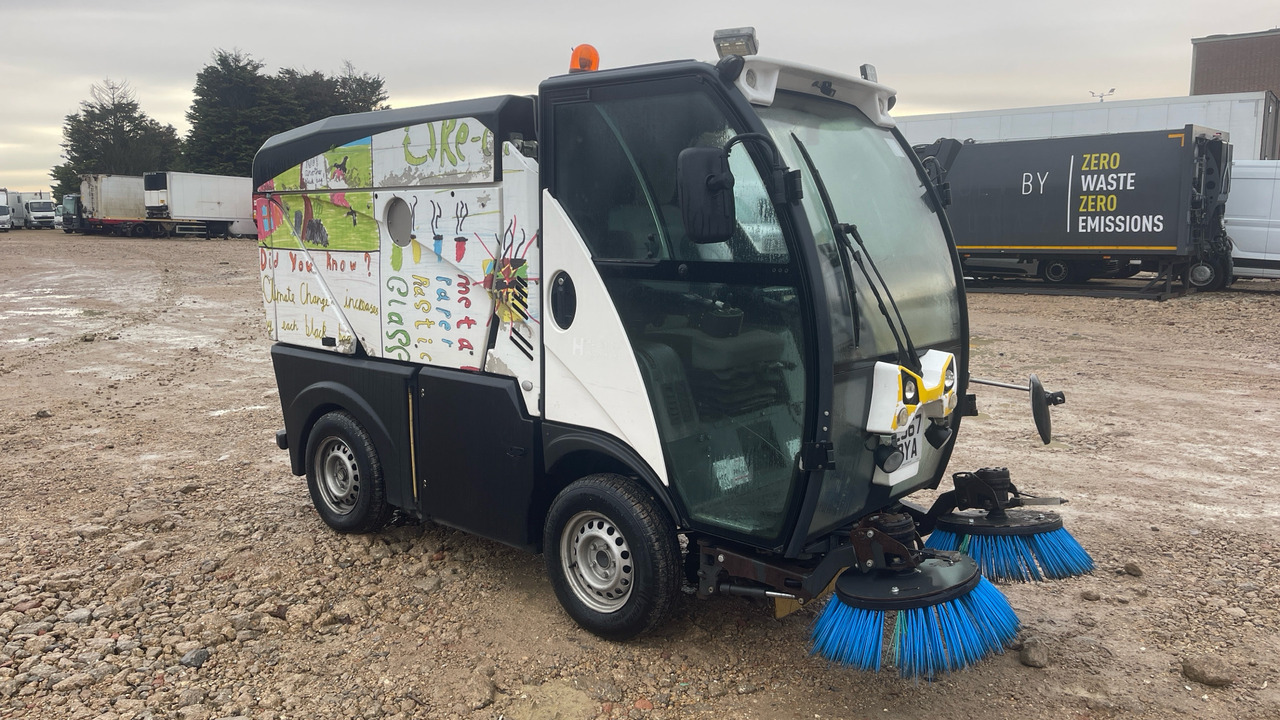 JOHNSTON SWEEPER - Road sweeper: picture 1 JOHNSTON SWEEPER - Road sweeper: picture 1