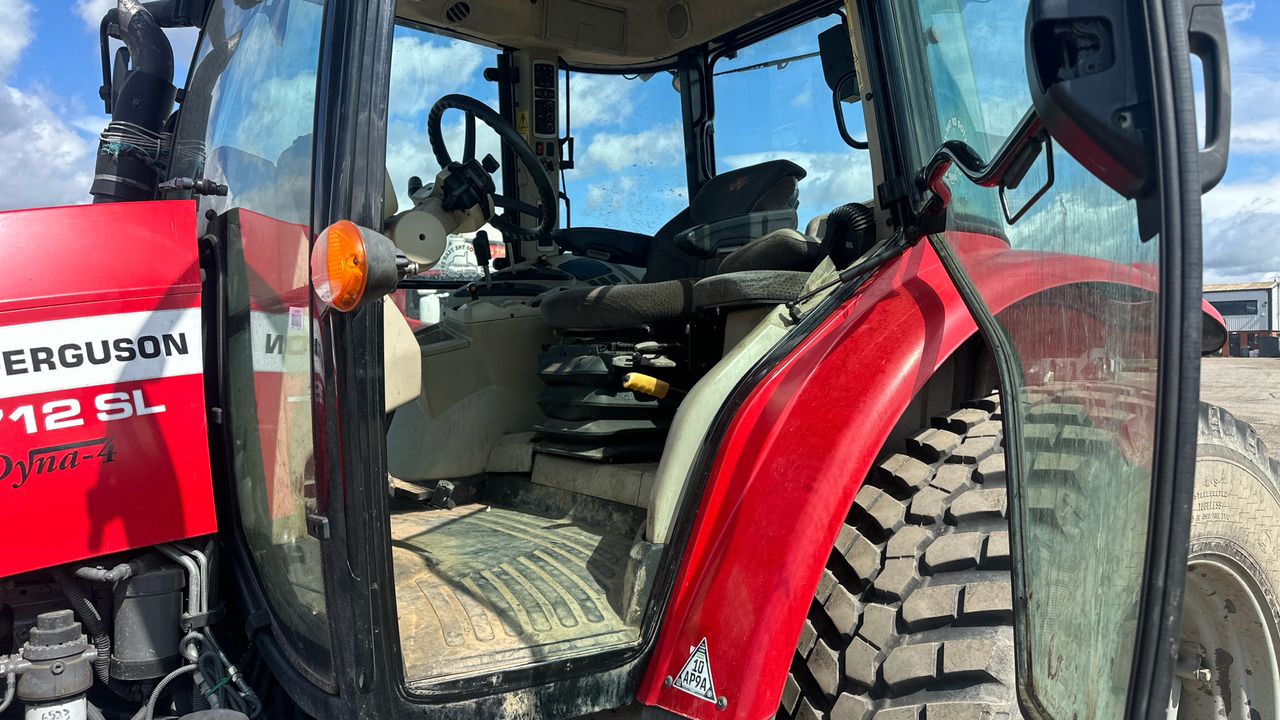 MASSEY FERGUSON 5712 DYNA 4 - Farm tractor: picture 5 MASSEY FERGUSON 5712 DYNA 4 - Farm tractor: picture 5
