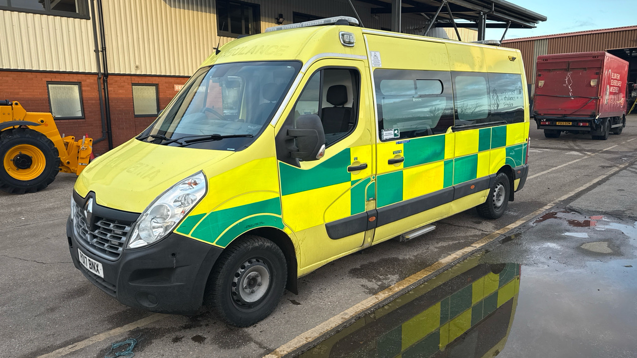 RENAULT MASTER 150.39 - Ambulance: picture 2 RENAULT MASTER 150.39 - Ambulance: picture 2