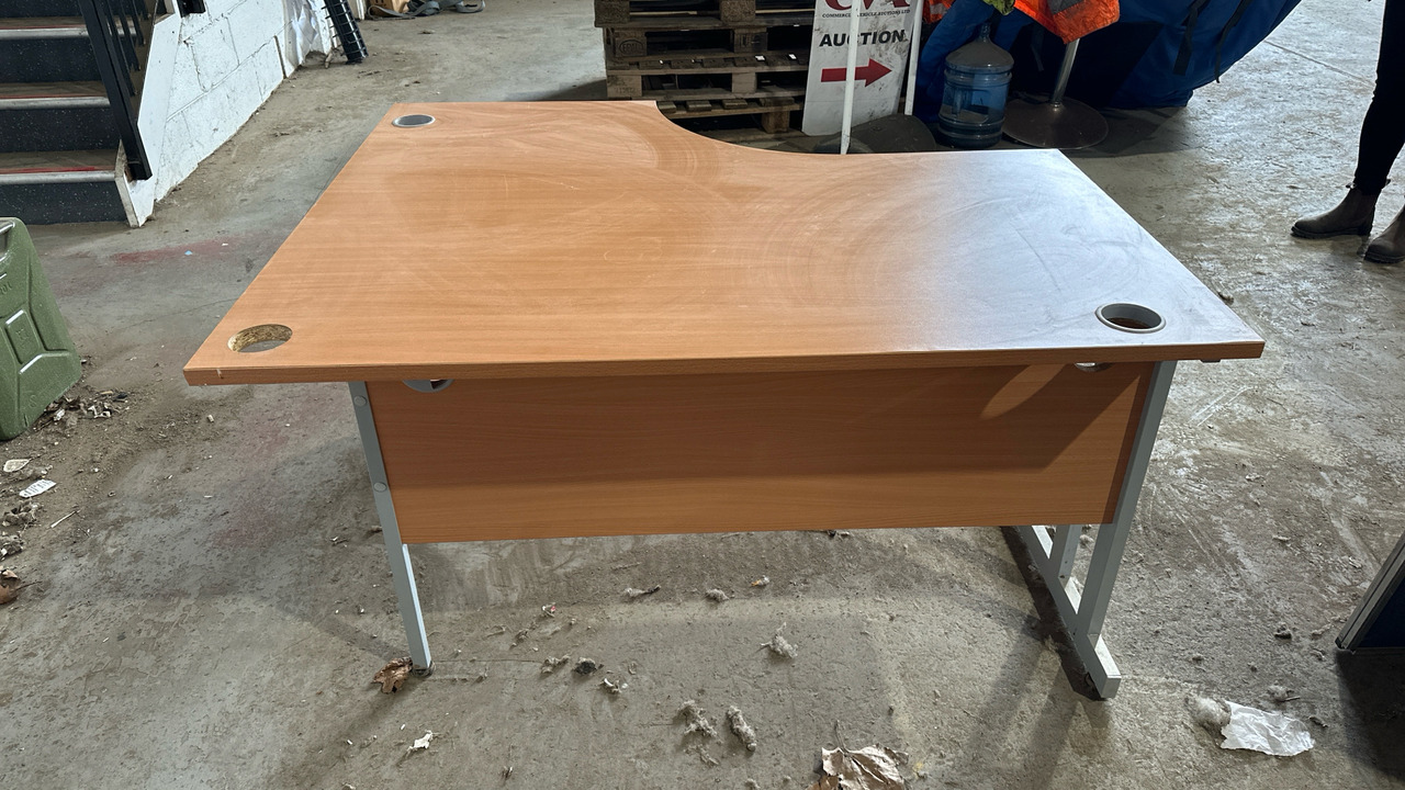 RIGHT HAND DESK 1.4M X 1.2M - Construction equipment: picture 2 RIGHT HAND DESK 1.4M X 1.2M - Construction equipment: picture 2