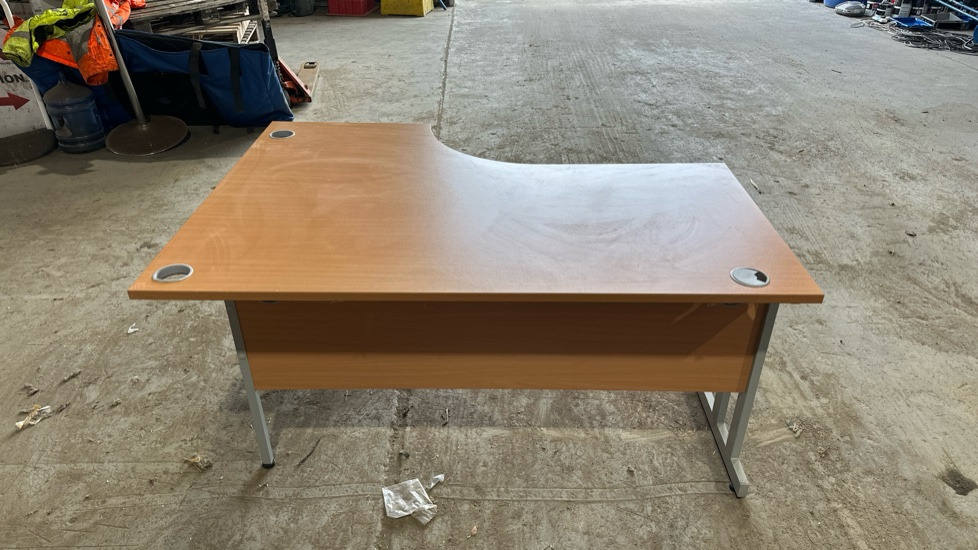 RIGHT HAND DESK 1.6M X1.2M - Construction equipment: picture 2 RIGHT HAND DESK 1.6M X1.2M - Construction equipment: picture 2