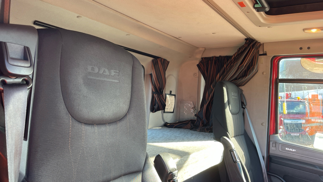 Tractor unit Daf CF 450: picture 8