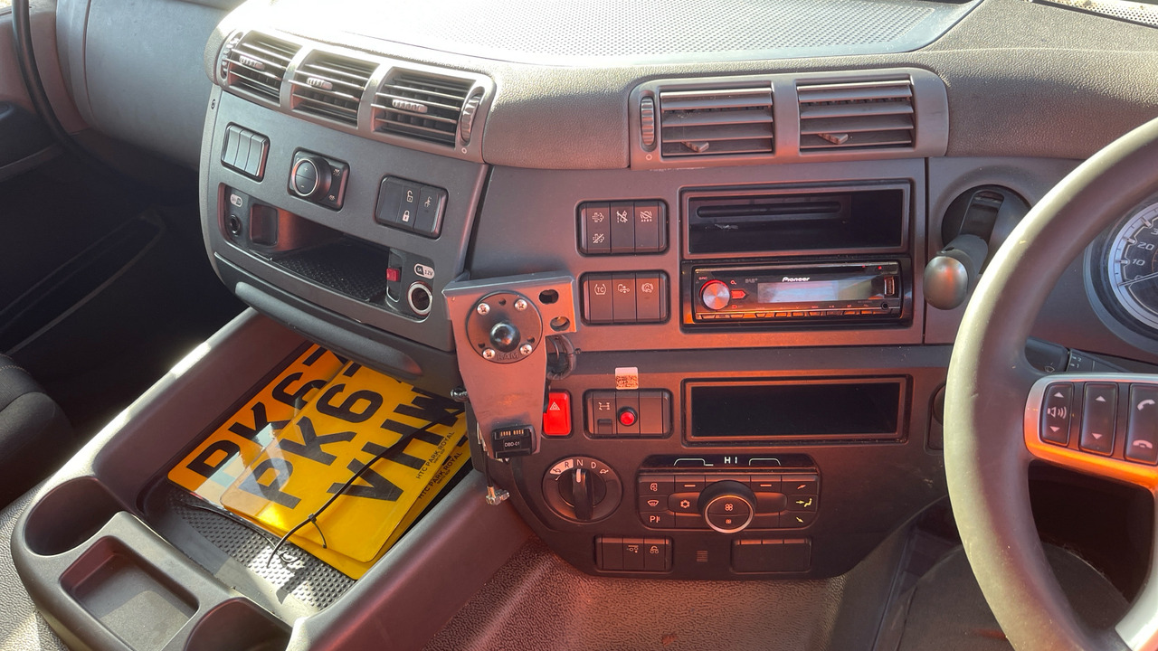 Tractor unit Daf CF 450: picture 7