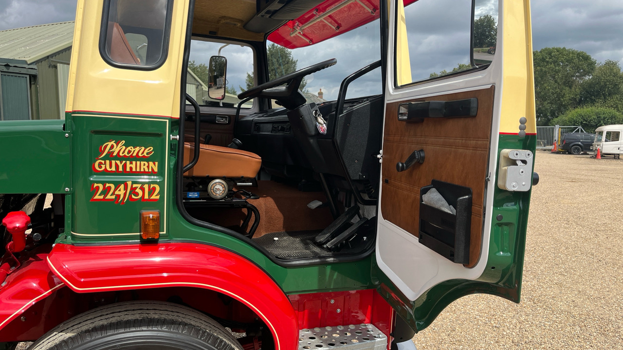 VOLVO F720 'CHINESE 6 - Tractor unit: picture 5 VOLVO F720 'CHINESE 6 - Tractor unit: picture 5