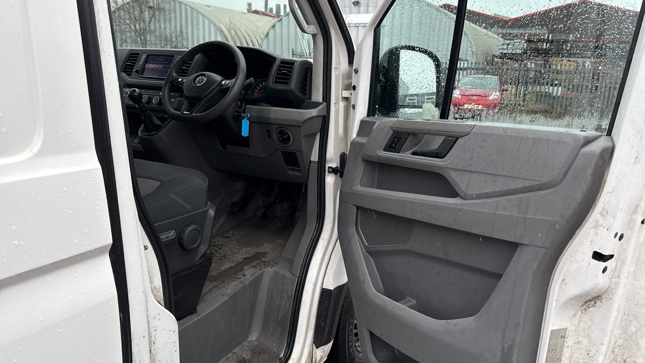 VOLKSWAGEN CRAFTER CR35 2.0 TDI 140PS TRENDLINE - Panel van: picture 5 VOLKSWAGEN CRAFTER CR35 2.0 TDI 140PS TRENDLINE - Panel van: picture 5