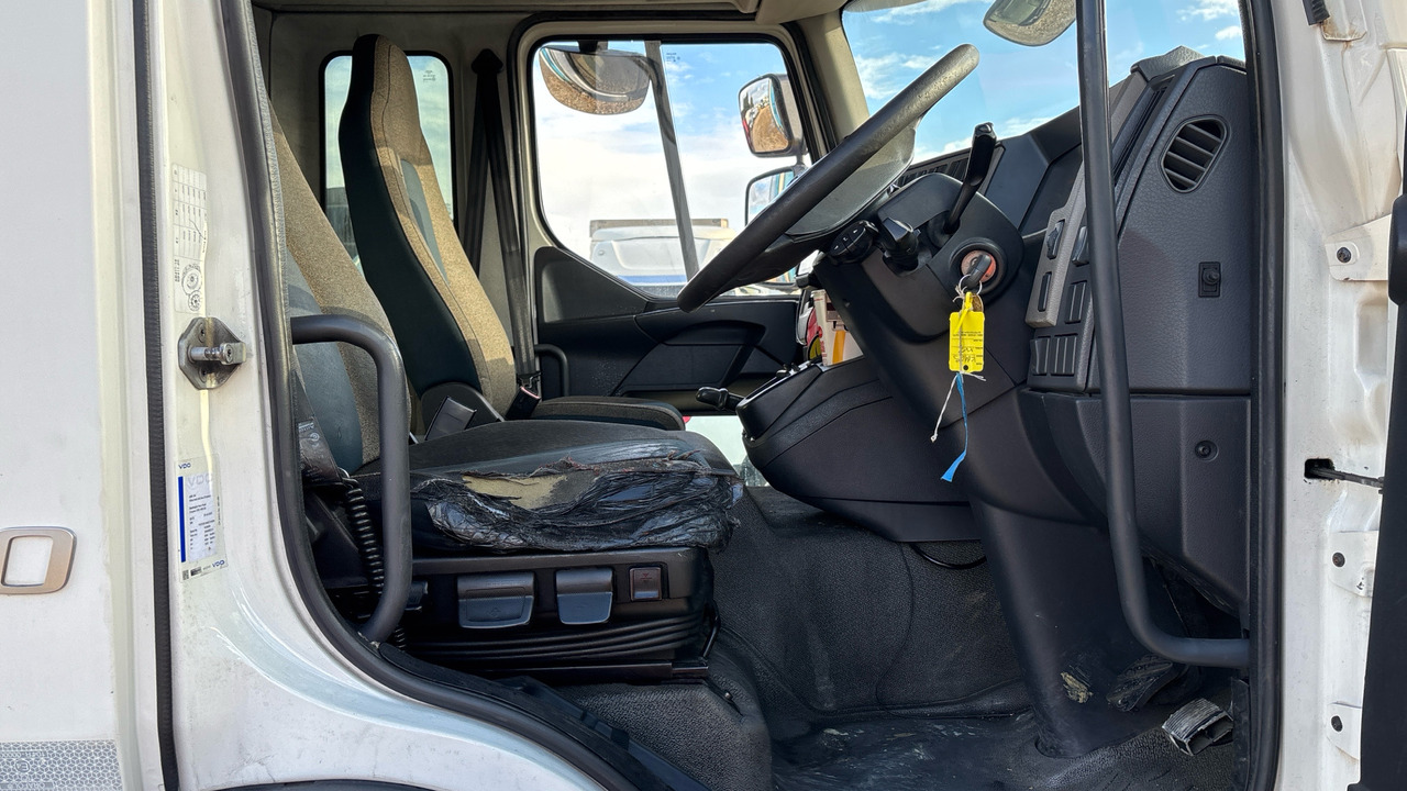 VOLVO FL 250 - Curtain side truck: picture 5 VOLVO FL 250 - Curtain side truck: picture 5