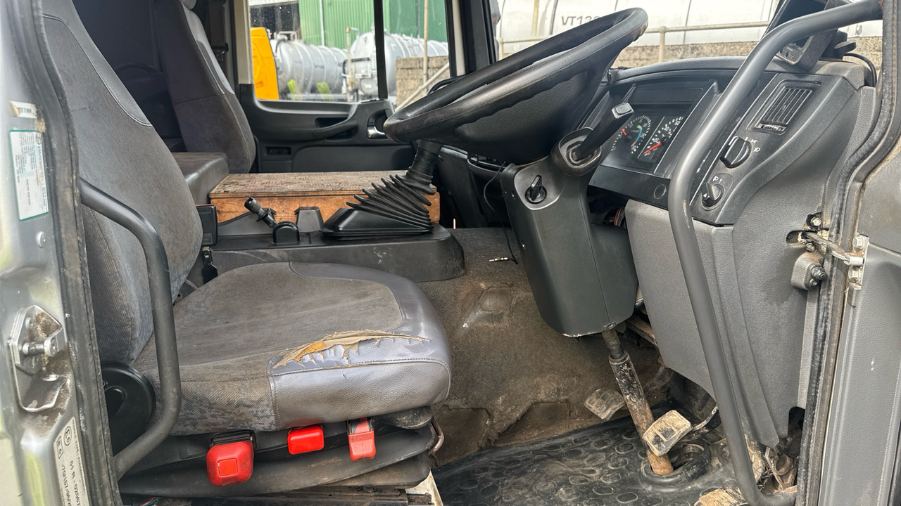 VOLVO FL - Vacuum truck: picture 5 VOLVO FL - Vacuum truck: picture 5