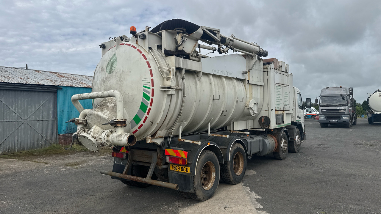 VOLVO FM12 - Vacuum truck: picture 4 VOLVO FM12 - Vacuum truck: picture 4