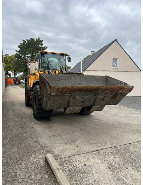Volvo L180H - Bulldozer: picture 1 Volvo L180H - Bulldozer: picture 1