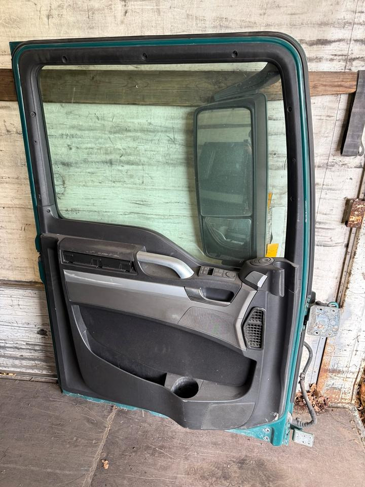 MAN TGX Fahrertür Grün mit Spiegel Innenverkleidung LN 83 - Door and parts for Truck: picture 2 MAN TGX Fahrertür Grün mit Spiegel Innenverkleidung LN 83 - Door and parts for Truck: picture 2