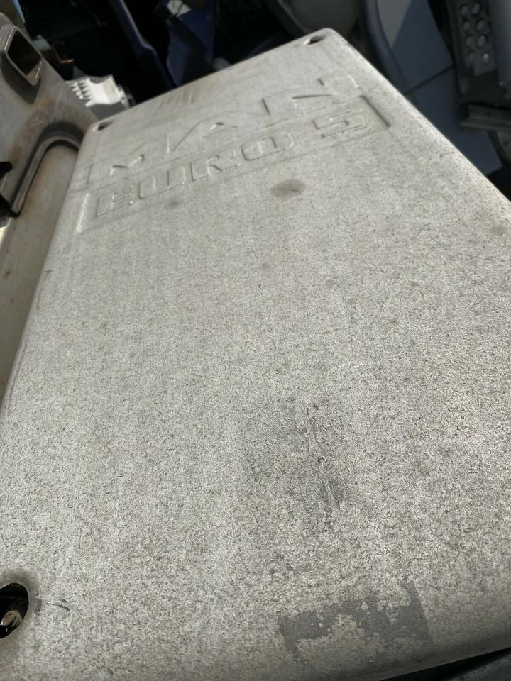 MAN TGX Schalldämpfer Auspuff EURO 5: 81 15103 0039 - Muffler for Truck: picture 4 MAN TGX Schalldämpfer Auspuff EURO 5: 81 15103 0039 - Muffler for Truck: picture 4