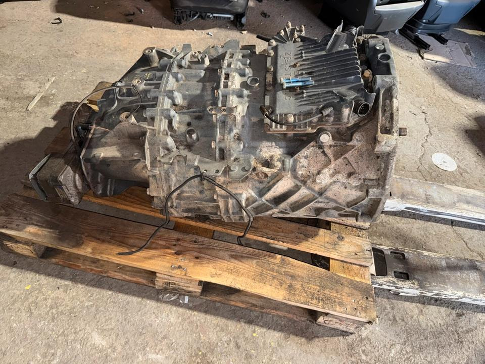 MAN ZF ASTRONIC Getriebe 12 AS 2301 + Nebenantrieb - Gearbox for Truck: picture 3 MAN ZF ASTRONIC Getriebe 12 AS 2301 + Nebenantrieb - Gearbox for Truck: picture 3