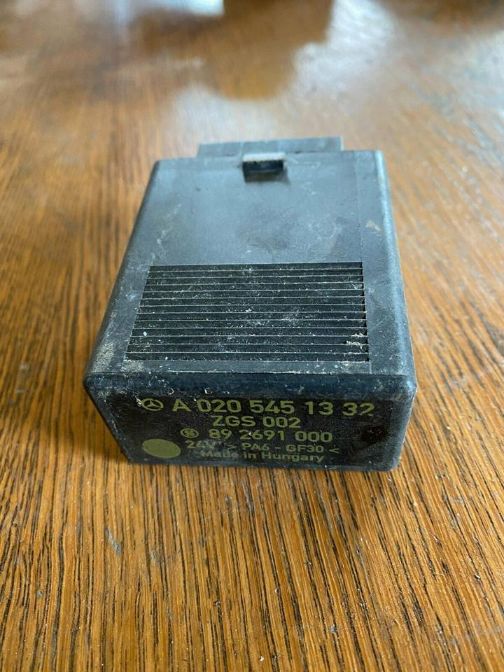 Mercedes Atego Blinkermodul Relais Steuergerät A 020 545 13 32 - ECU for Truck: picture 1 Mercedes Atego Blinkermodul Relais Steuergerät A 020 545 13 32 - ECU for Truck: picture 1