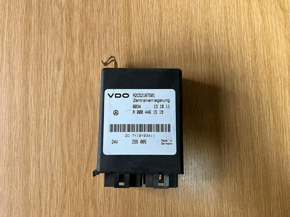 Mercedes VDO Zentralverriegelung Steuergerät A 000 446 15 19 - ECU for Truck: picture 1 Mercedes VDO Zentralverriegelung Steuergerät A 000 446 15 19 - ECU for Truck: picture 1