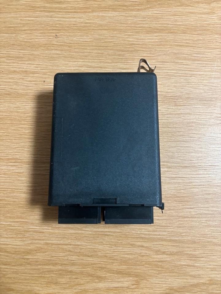 Mercedes VDO Zentralverriegelung Steuergerät A0004461519 - ECU for Truck: picture 2 Mercedes VDO Zentralverriegelung Steuergerät A0004461519 - ECU for Truck: picture 2
