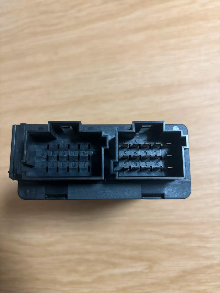 Mercedes VDO Zentralverriegelung Steuergerät A0004461519 - ECU for Truck: picture 3 Mercedes VDO Zentralverriegelung Steuergerät A0004461519 - ECU for Truck: picture 3