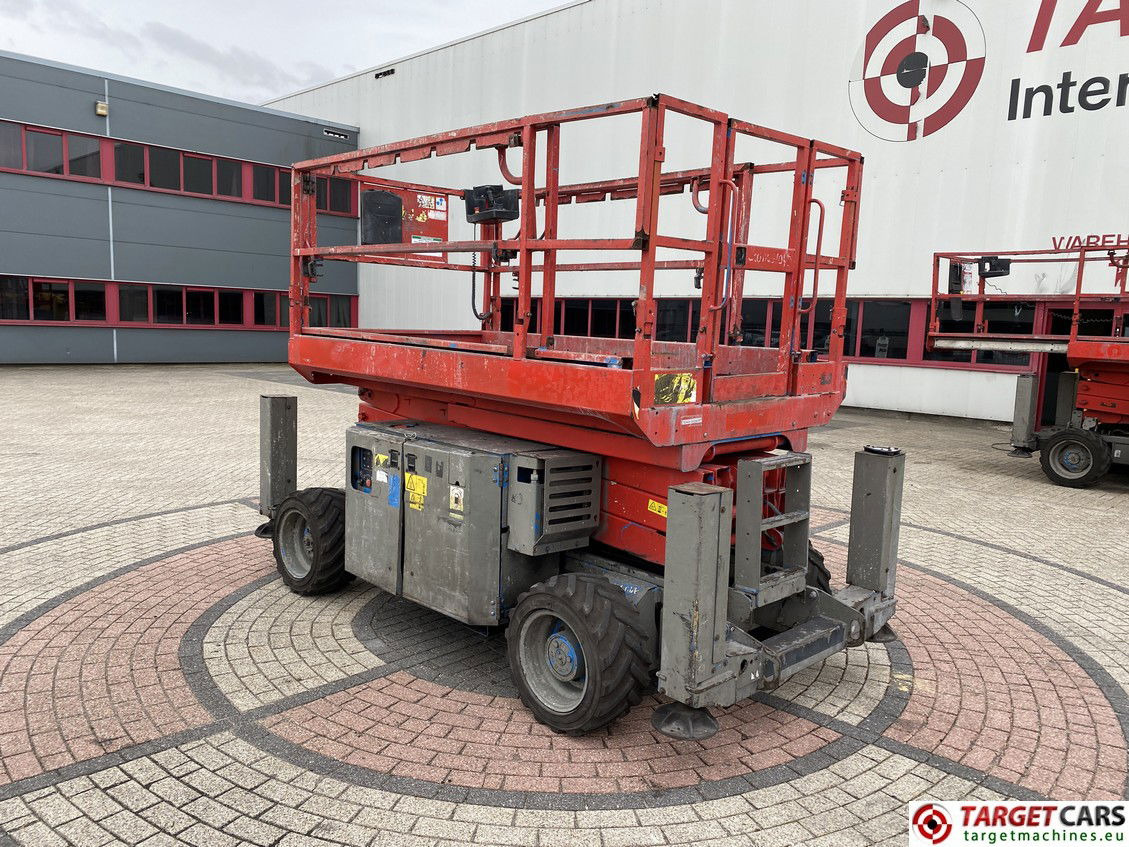 GENIE GS-2669RT DIESEL SCISSOR WORK LIFT GS2669 W/JACKLEGS 1000CM 2017 2344HRS - Scissor lift: picture 4 GENIE GS-2669RT DIESEL SCISSOR WORK LIFT GS2669 W/JACKLEGS 1000CM 2017 2344HRS - Scissor lift: picture 4