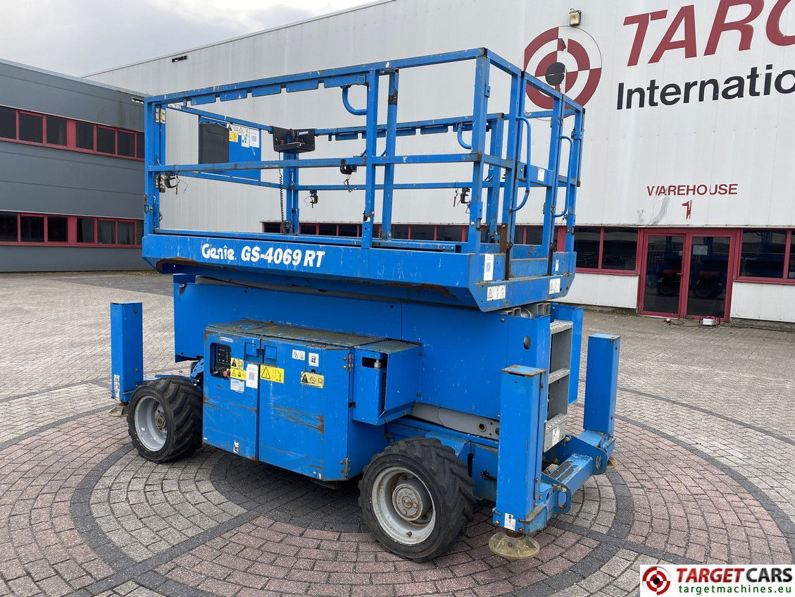 GENIE GS-4069RT LPG SCISSOR WORK LIFT GS4069 W/JACKLEGS 1412CM 11-11 1443HRS - Scissor lift: picture 4 GENIE GS-4069RT LPG SCISSOR WORK LIFT GS4069 W/JACKLEGS 1412CM 11-11 1443HRS - Scissor lift: picture 4